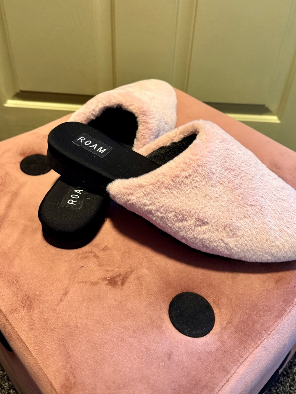 ROAM Cloud Mule in Pink Faux Fur